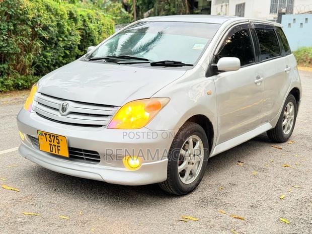 Toyota IST 2006 Silver