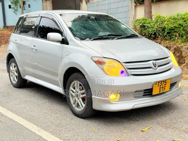 Toyota IST 2006 Silver