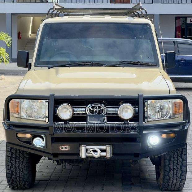 Toyota Land Cruiser 2009 Beige