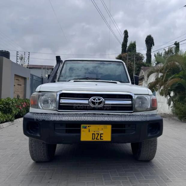Toyota Land Cruiser 2005 White