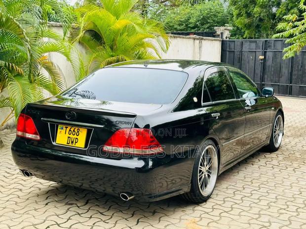Toyota Crown 2006 Black