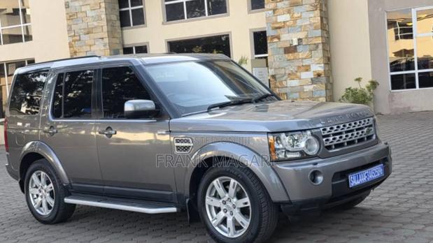 Land Rover Discovery 2010 Gray