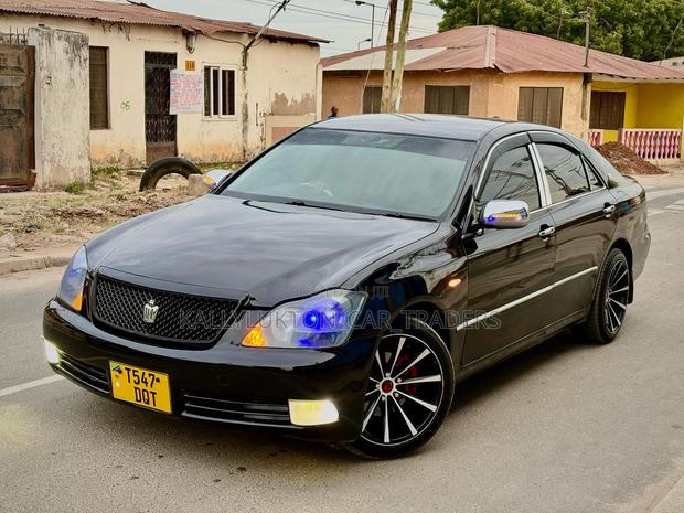 Toyota Crown Royale 2005 Black