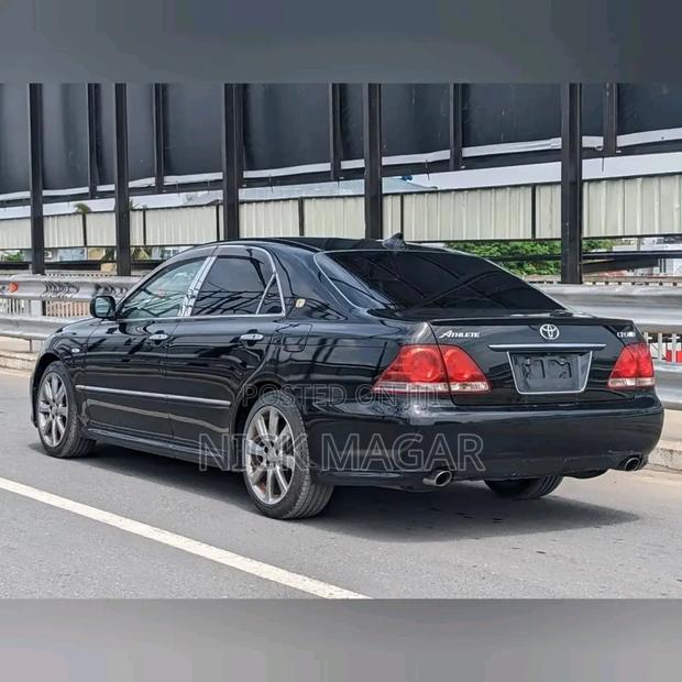 Toyota Crown 2006 Black