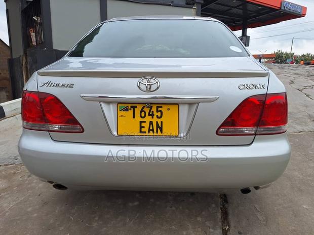 Toyota Crown 2004 Silver