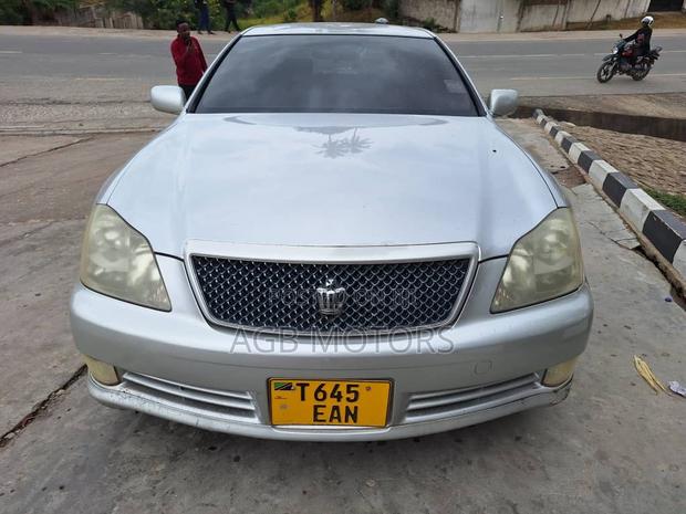 Toyota Crown 2004 Silver