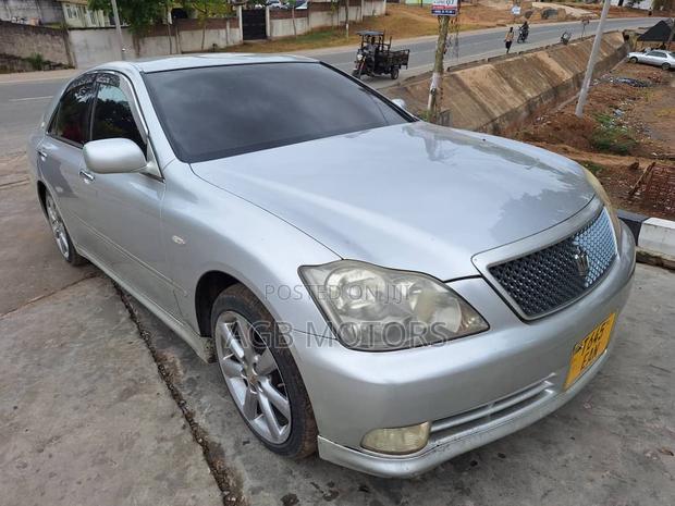 Toyota Crown 2004 Silver