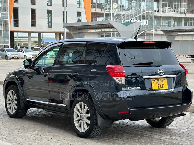 Toyota Vanguard 2011 Black
