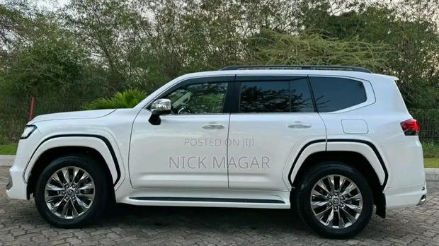 Toyota Land Cruiser 2023 White