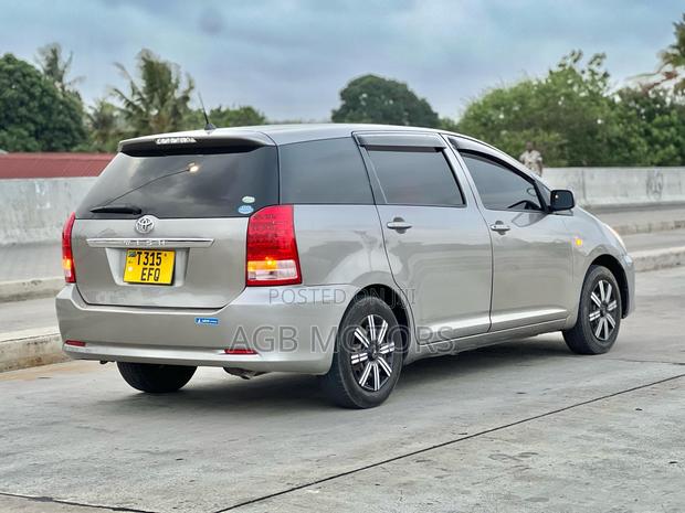 Toyota Wish 2005 Silver