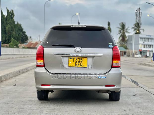 Toyota Wish 2005 Silver
