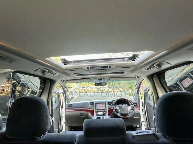 Toyota Vellfire 2009 White