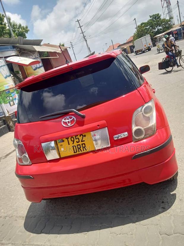 Toyota IST 2005 Red