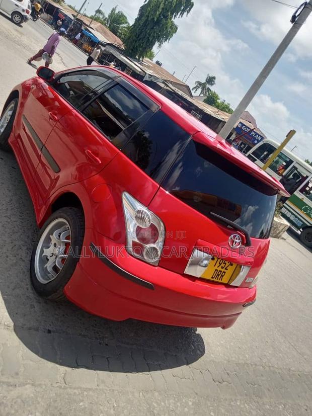 Toyota IST 2005 Red