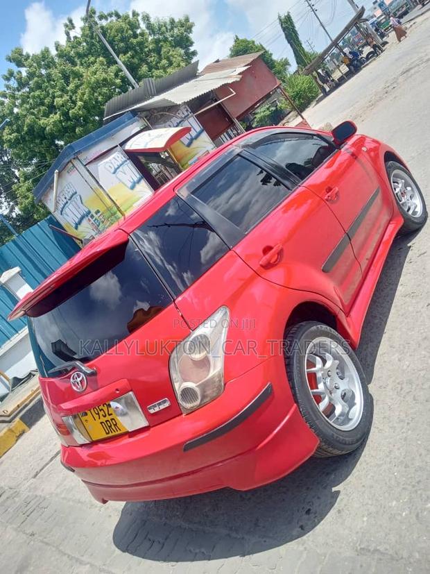 Toyota IST 2005 Red