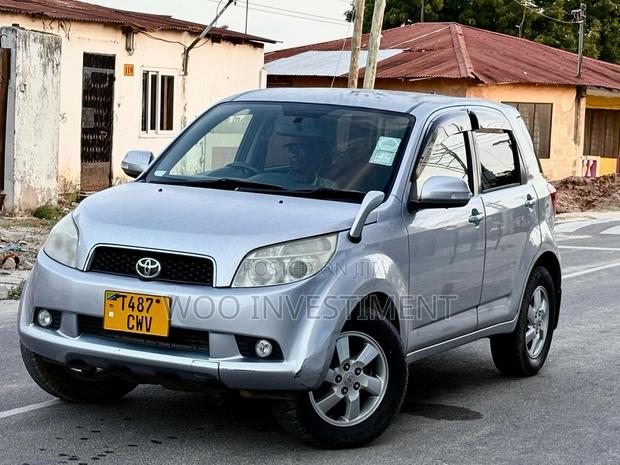 Toyota Rush 2011 Silver