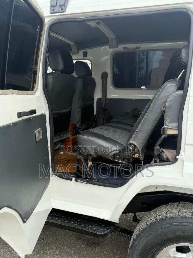 Toyota Land Cruiser 2007 White