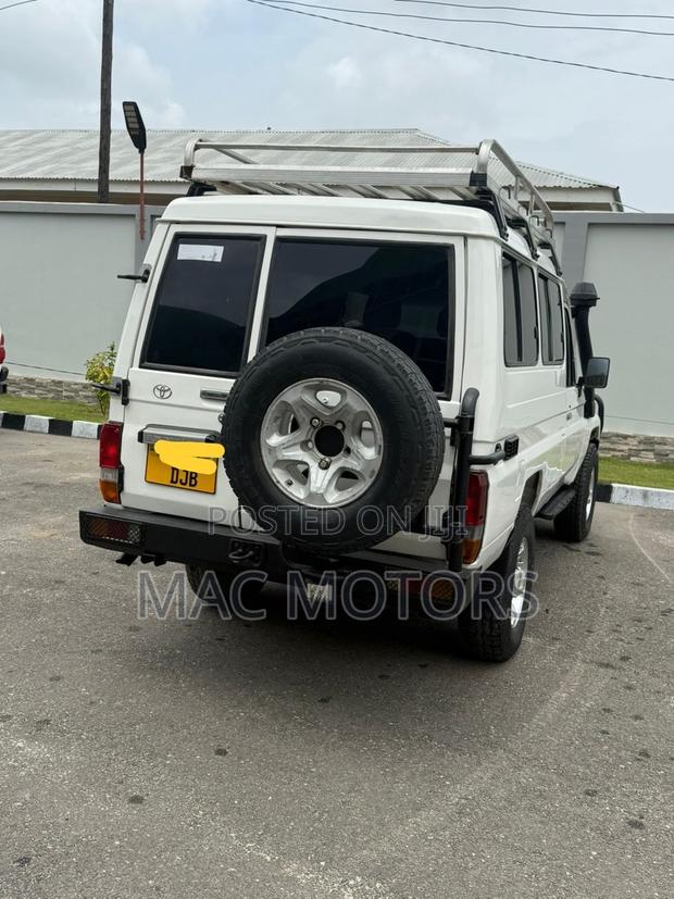 Toyota Land Cruiser 2007 White