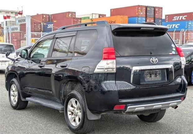 Toyota Land Cruiser Prado 2010 Gray