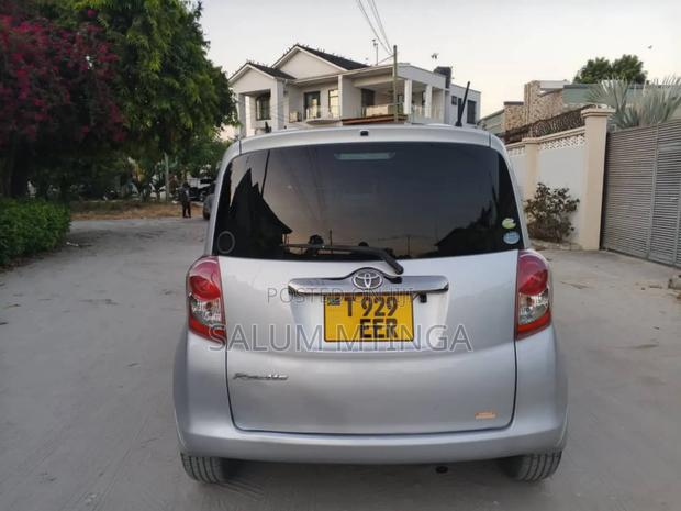 Toyota Ractis 2009 Silver