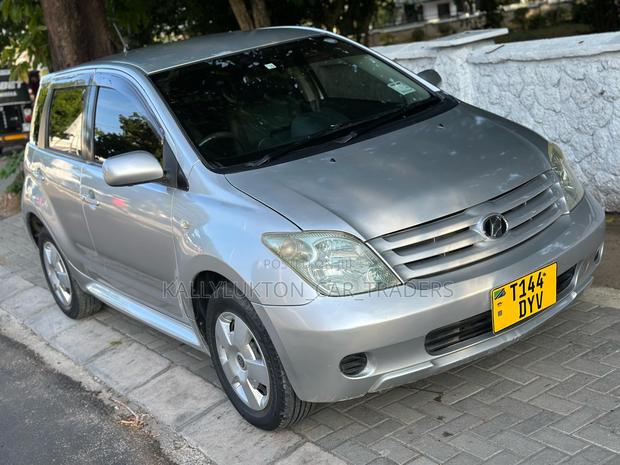 Toyota IST 2006 Silver