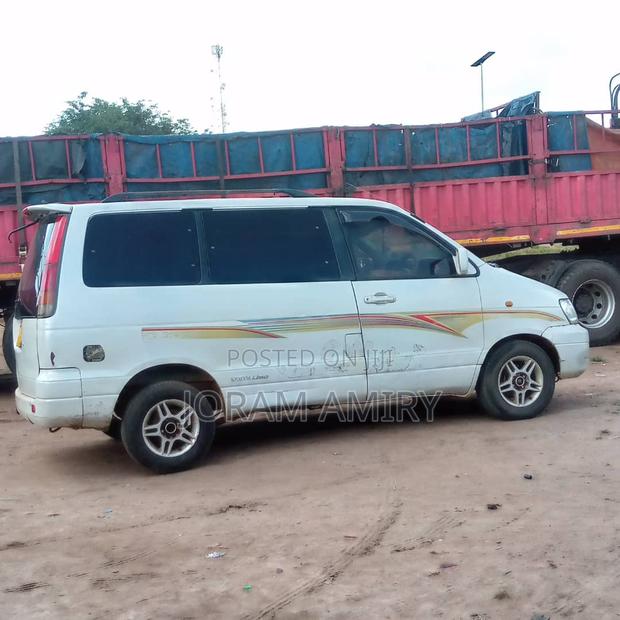 Toyota Noah 2.0 AWD (8 Seater) 2003 White