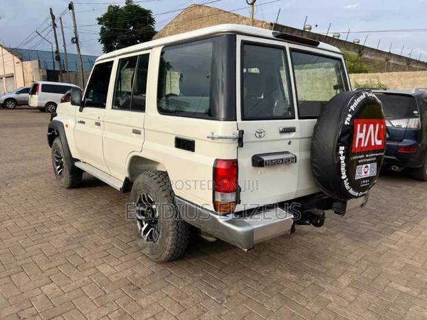 Toyota Land Cruiser 2015 White