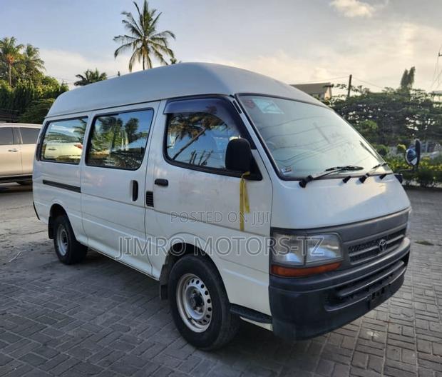 Toyota HiAce 2005 White
