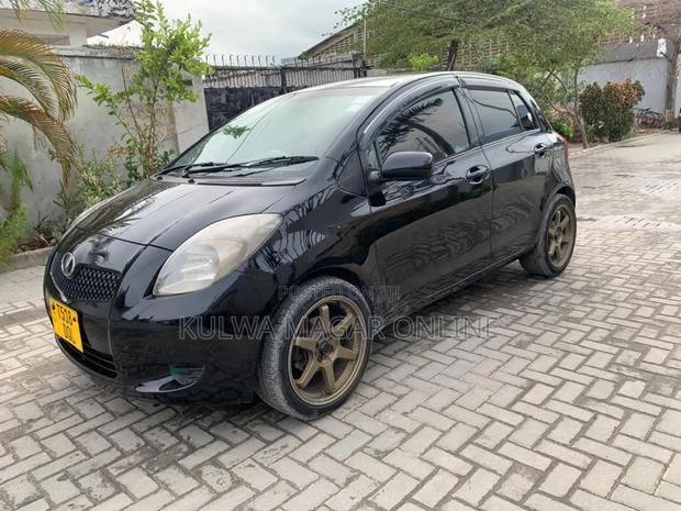 Toyota Vitz 2005 Black