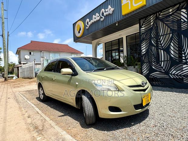 Toyota Belta 2006 Beige