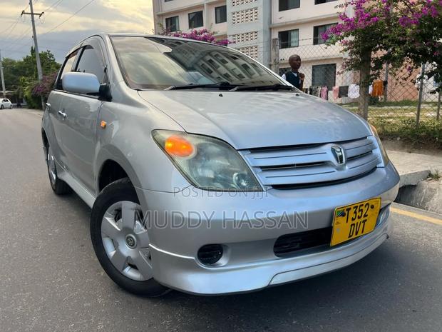 Toyota IST 2006 Silver