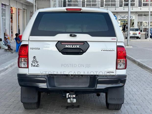 Toyota Hilux 2018 White