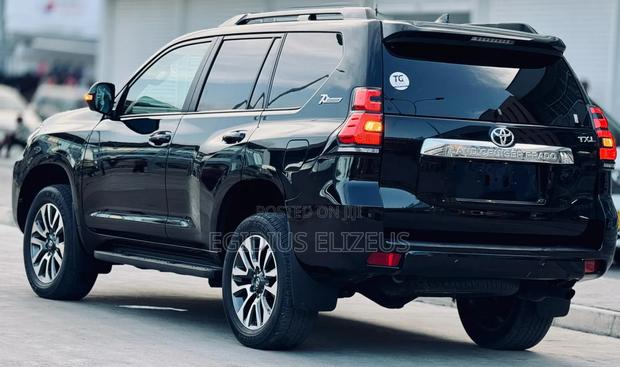 Toyota Land Cruiser Prado 2023 Black