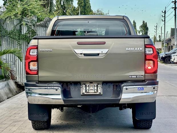 Toyota Hilux 2021 Green