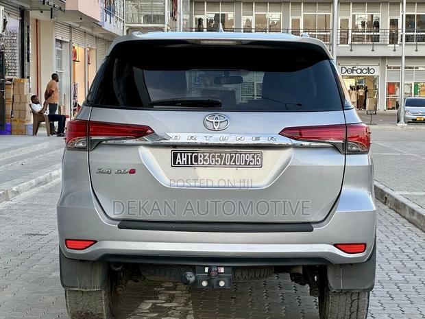 Toyota Fortuner 2.4 D RWD 2019 Silver