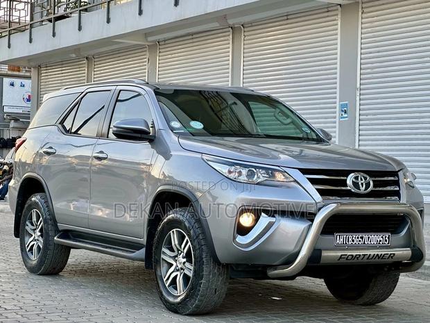 Toyota Fortuner 2.4 D RWD 2019 Silver