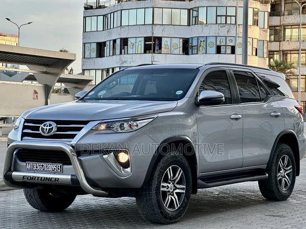 Toyota Fortuner 2.4 D RWD 2019 Silver