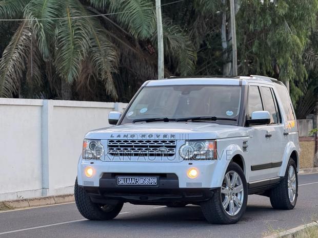 Land Rover Discovery 2011 White
