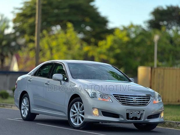 Toyota Crown 2009 Silver