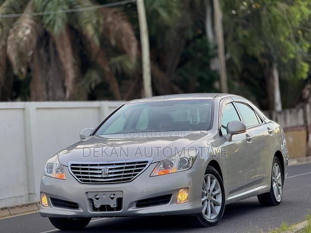 Toyota Crown 2009 Silver
