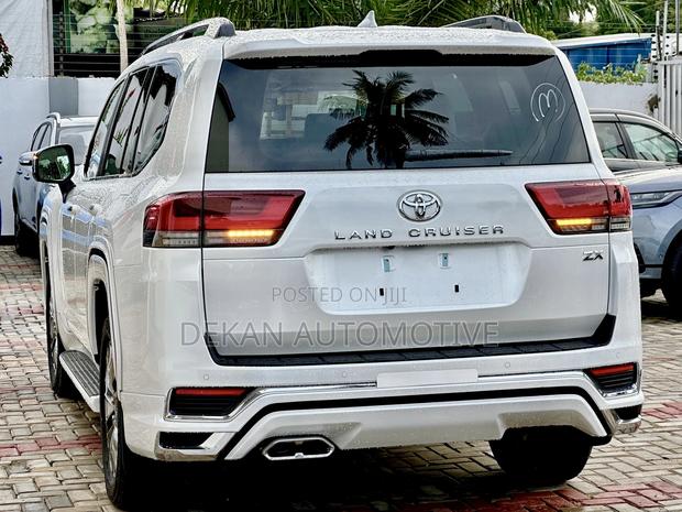 Toyota Land Cruiser 2024 White
