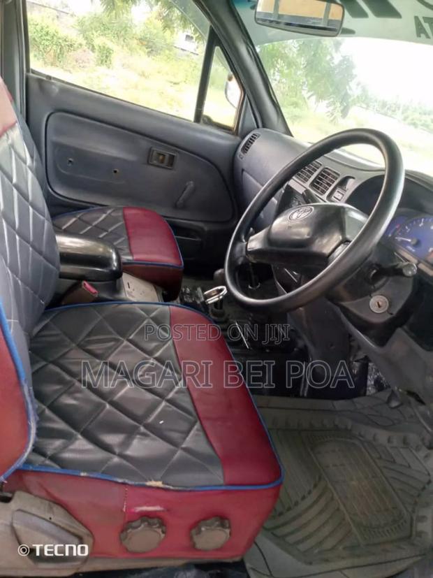 Toyota Hilux 2000 White