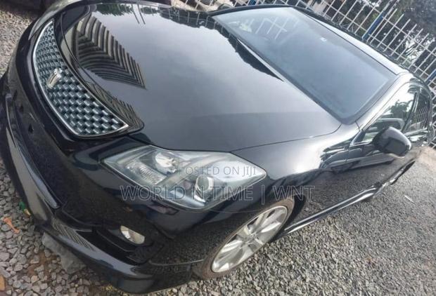 Toyota Crown 2009 Black