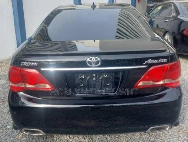 Toyota Crown 2009 Black