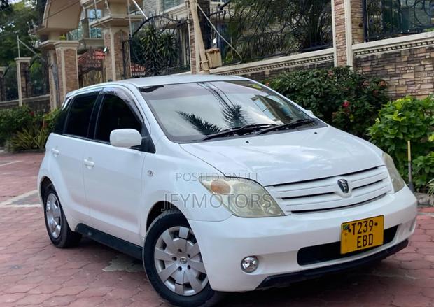 Toyota IST 2005 White