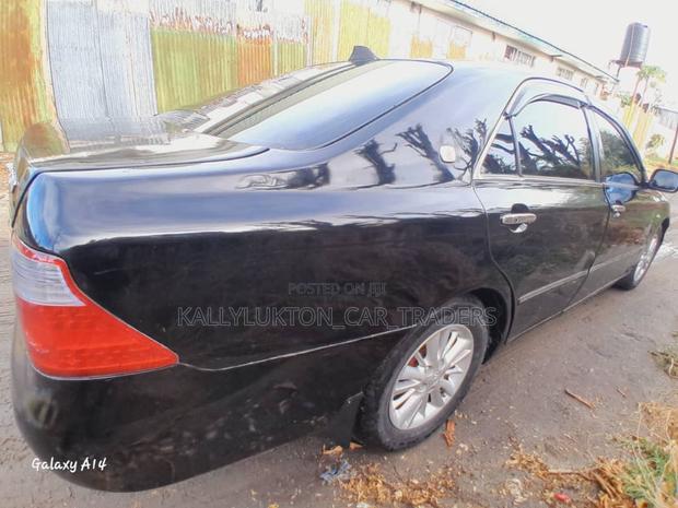 Toyota Crown 2004 Black