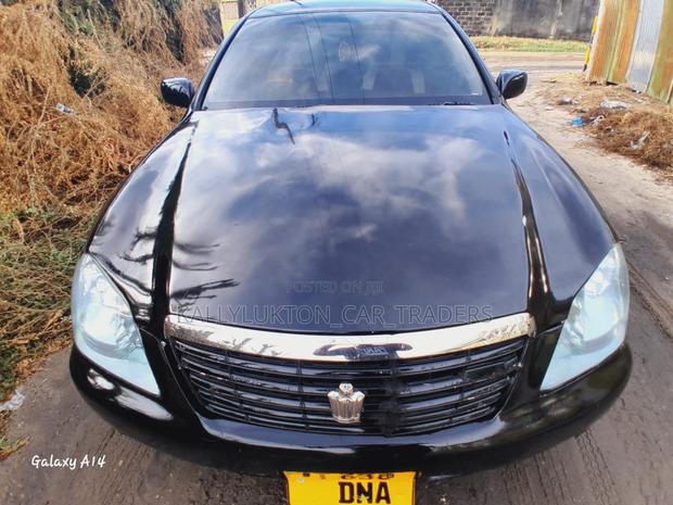 Toyota Crown 2004 Black