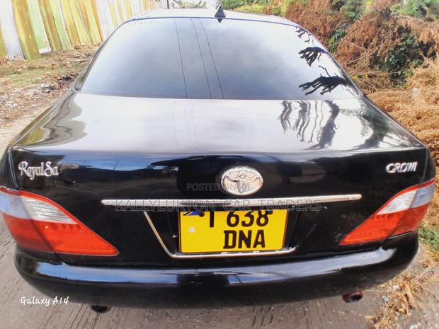 Toyota Crown 2004 Black