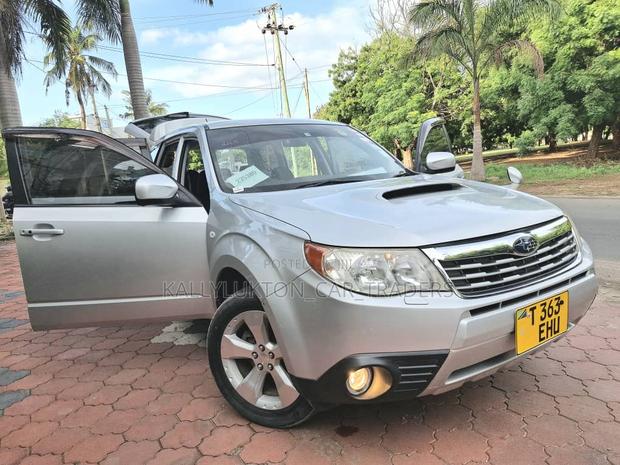 Subaru Forester 2011 Silver