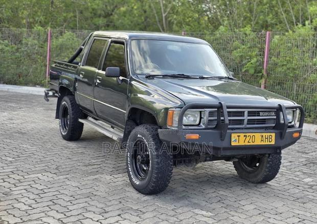 Toyota Hilux 2000 Green